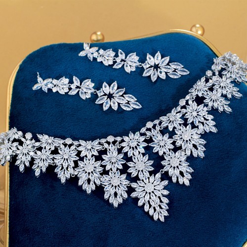 Brilliant big tassel wedding - brilliant,