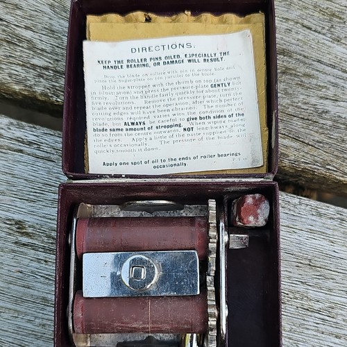 Antique 1917 mechanical razor - 1917,