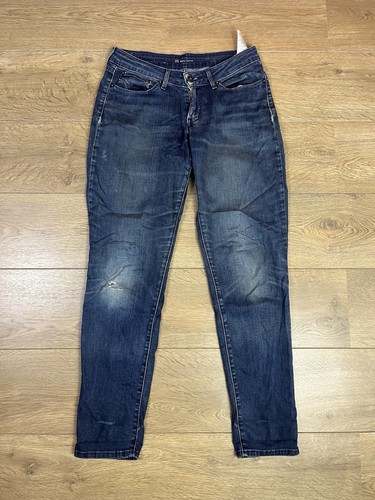 Levi bold curve - curve, modern