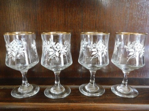 Dema wine glasses gold rim - 4,