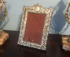 A BEAUTIFUL QUALITY,LARGE VINTAGE HALLMARKED SILVER PICTURE FRAME. LONDON 1995.