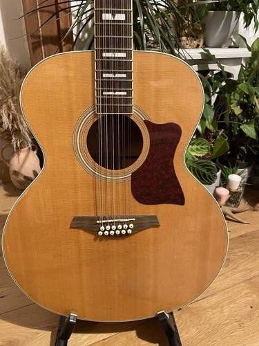 Vintage model acoustic guitar - vintage,