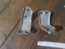 1982 YAMAHA YZ125 YZ125J YOKES FRONT FAIRING STAY BRACKET CABLE GUIDES PAIR ERK