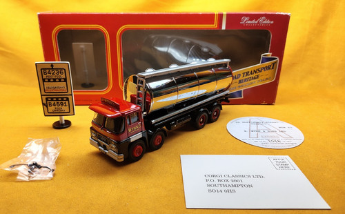 Corgi cc11703 scale - scale, guy