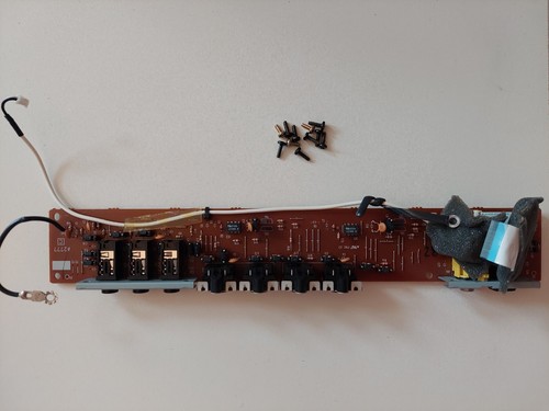 Tyros1 midi out video - in/out,,