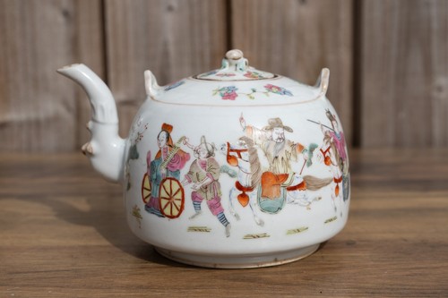 Finely painted chinese famille - painted,