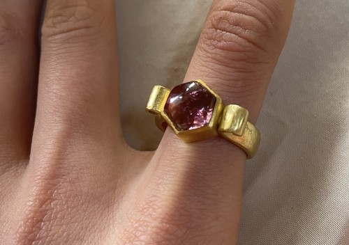 22ct gold ring - &,