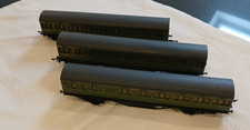 GRAHAM FARISH 'OO' GAUGE - 3 SR GREEN 1X COMPOSITE & 2X 3RD BRAKE COACHES -Boxed