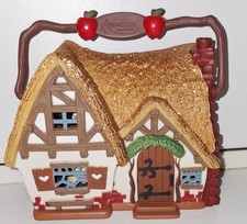 Disney Store Snow White Micro Playset, Disney Animators Collection 