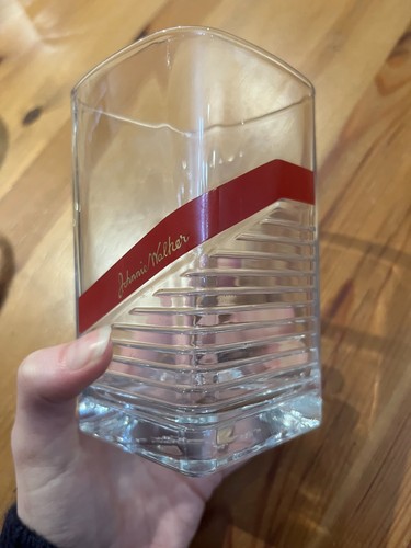 Johnnie walker red - red, label