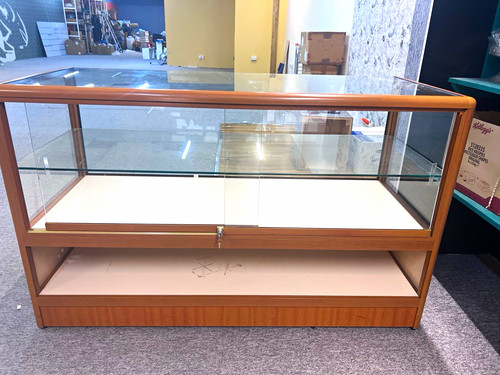 Lockable glass showcase - lockable,