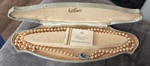 Lotus simulated pear necklace - pear,