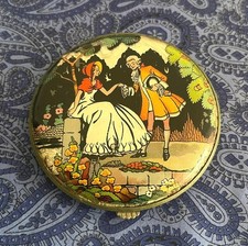 A very nice & unusual Art Deco Vintage GWENDA Tap Flap Compact