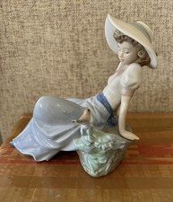 Nao by LLADRO Figurine 1987 Listening to the Bird Song 1042