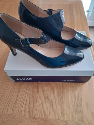 Ladies navy patent lotus shoes - navy,