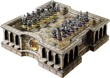 LOTR Collectible Chess Set – 32 Detailed Sculptures & Premium Display Board