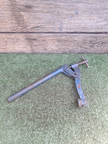 Vintage woden bench holdfast - vintage,