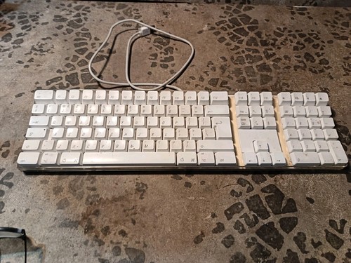 Apple a1048 wired keyboard - apple,