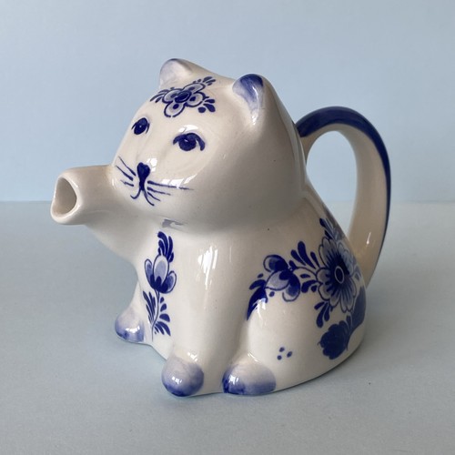 Lovely little novelty delft - lovely,