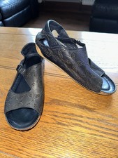 PAVERS NAVY LEATHER SANDALS