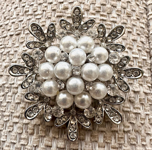 Silver tone snowflake cluster - silver,