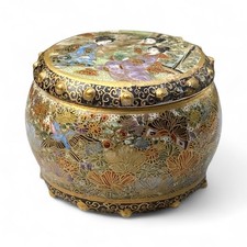 Satsuma pottery box & cover, signed Kikkoen, c. 1900.  Meiji Period.