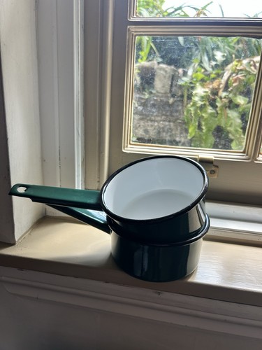 Pair small green - of, enamel