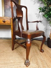 A FINE QUALITY COUNTRY HOUSE ANTIQUE CARVED OAK ELBOW OR DESK CHAIR