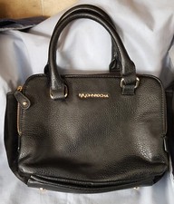 LOVELY BLACK LEATHER HANDBAG