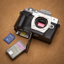 Handmade Real Leather Half Camera Case Bag Cover For Olympus OMD EM10 Mark IV