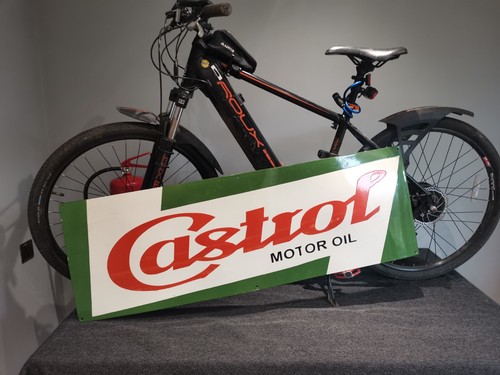 Huge feet inch castrol - huge,