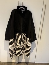 Neslay Oversized Black Zip