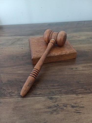 Small vintage auctioneers - small,