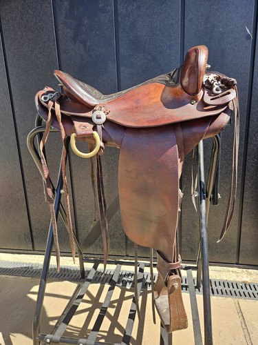 Red ranger western saddle - western,