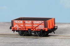 N Gauge 9ft 5 plank open wagon
