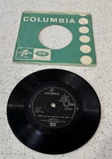 Benny Hill Ernie the Fastest Milkman in the West 1971 7" Vinyl Record DB 8833