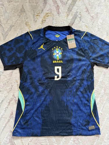 Brazil away jersey player - brazil,