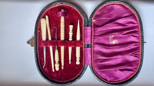 Victorian bone crochet hook - bone,