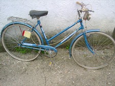 Halfords VIntage ladys cycle