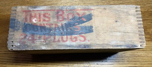 Vintage wooden tobacco box - wooden,