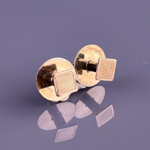 Square 9ct gold - 9ct, plate