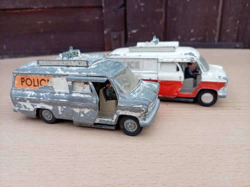 Dinky police ford transit van - ford,