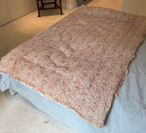 Vintage paisley eiderdown