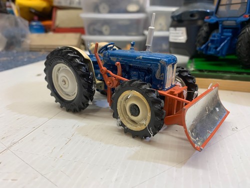 Britains fordson super - 1:32.,
