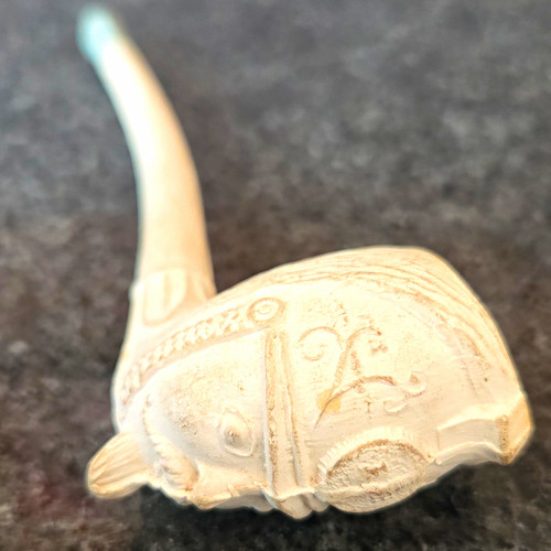 Broseley clay pipe kh - clay,