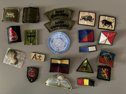 Various military cloth badges - various,