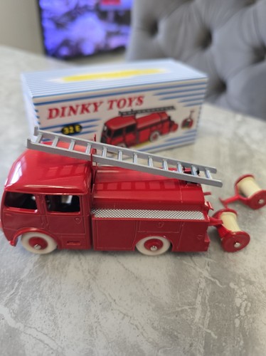 Dinky toys atlas editions - atlas,