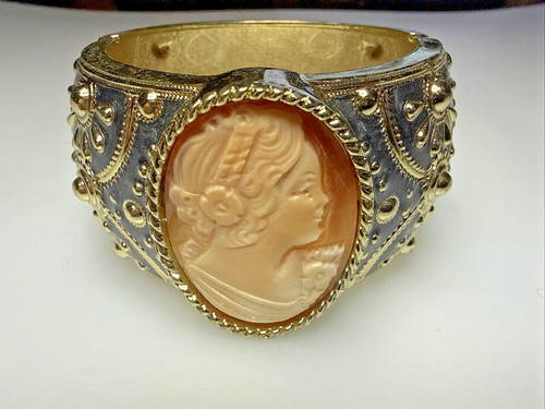 Vtg amedeo cameo hinged - vtg,