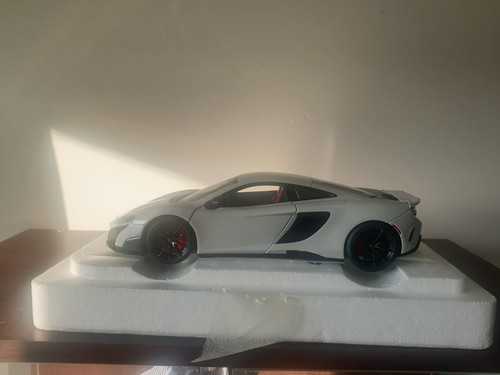 Scale diecast autoart - 1:18,