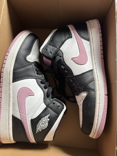 Nike air jordan mid - air,